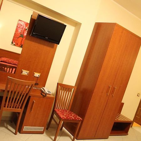 Hotel Vitti Рим Экстерьер фото